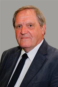 Photograph of Councillor Derek Hough